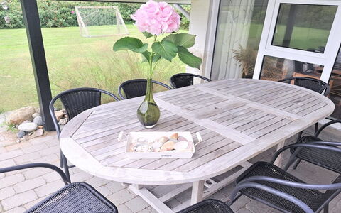 Faina - 100M from the Sea: Dach, Haus, Zuhause, Hütte, Tür, Abstellgleis, Deck, Veranda, Planke, Hartholz