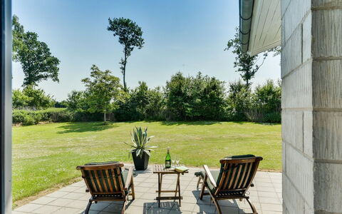 Jaike - 350M from the Sea: Möbel, Interior Design, Flooring, Holz, Fussboden, Decke, Holzboden, Stuhl, Tabelle, Beleuchtung
