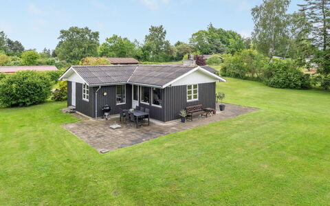 Jaike - 350M from the Sea: Möbel, Interior Design, Flooring, Holz, Fussboden, Decke, Holzboden, Stuhl, Tabelle, Beleuchtung