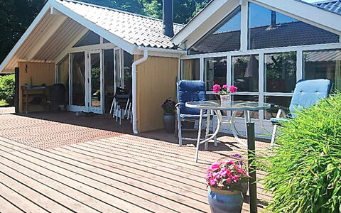 Sporgh - 100M from the Sea: Holz, Zuhause, Schatten, Tür, Hütte, Gartenmöbel, Deck, Veranda, Hartholz, Stuhl