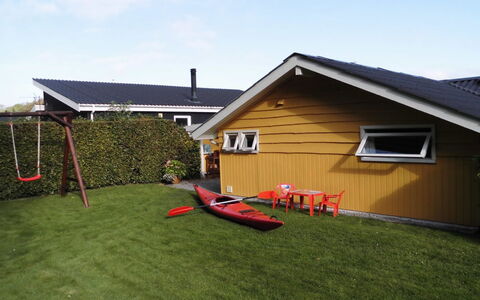 Sporgh - 100M from the Sea: Haus, Dach, Abstellgleis, Zuhause, Hütte, Rasen, Garten, Garten, Hinterhof, Gartenbauten