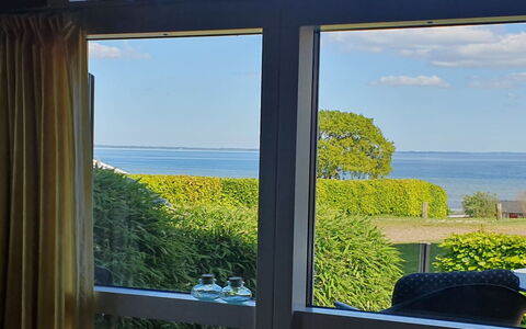 Sporgh - 100M from the Sea: Glas, Meer, Ozean, Sonnenlicht, Schatten, Eco Hotel, Küste, Daylighting, Balkon, Tropen