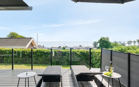 Aasta - 250M from the Sea: Flooring, Wand, Fussboden, Interior Design, Holz, Decke, Holzboden, Beleuchtung, Möbel, Laminatboden