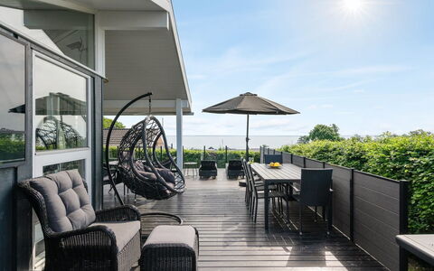 Aasta - 250M from the Sea: Flooring, Wand, Fussboden, Interior Design, Holz, Decke, Holzboden, Beleuchtung, Möbel, Laminatboden