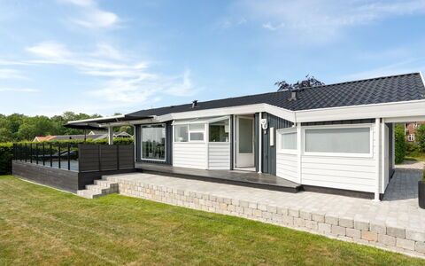 Aasta - 250M from the Sea: Flooring, Wand, Fussboden, Interior Design, Holz, Decke, Holzboden, Beleuchtung, Möbel, Laminatboden