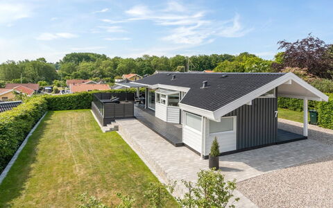 Aasta - 250M from the Sea: Flooring, Wand, Fussboden, Interior Design, Holz, Decke, Holzboden, Beleuchtung, Möbel, Laminatboden