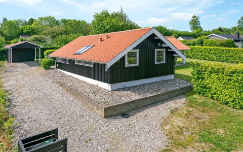 Dea - 850M from the Sea: Wohngebiet, Dach, Vorort, Auffahrt, Estate, Kamin