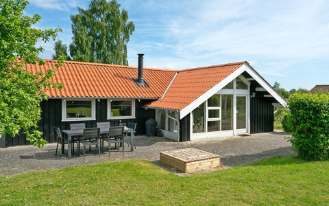 Dea - 850M from the Sea: Wohngebiet, Dach, Vorort, Auffahrt, Estate, Kamin