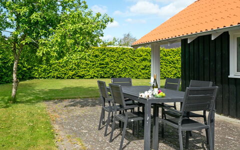 Dea - 850M from the Sea: Wohngebiet, Dach, Vorort, Auffahrt, Estate, Kamin