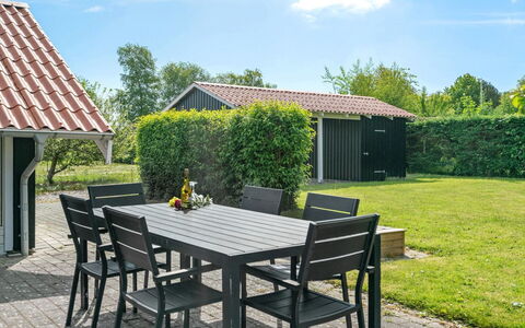Dea - 850M from the Sea: Wohngebiet, Dach, Vorort, Auffahrt, Estate, Kamin
