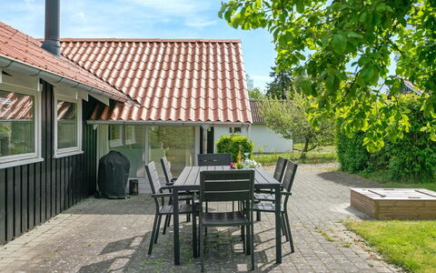 Dea - 850M from the Sea: Wohngebiet, Dach, Vorort, Auffahrt, Estate, Kamin