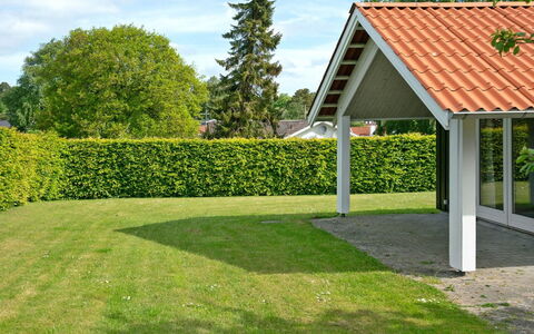 Dea - 850M from the Sea: Wohngebiet, Dach, Vorort, Auffahrt, Estate, Kamin