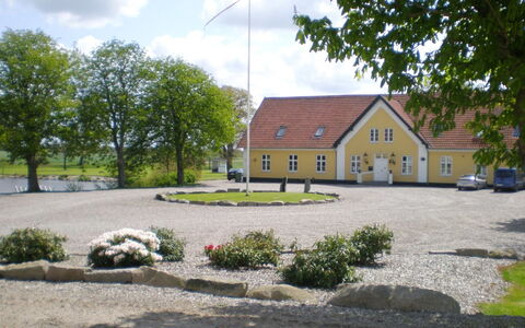 Thia - 4Km to the Fjord: Wohngebiet, Dach, Vorort, Auffahrt, Estate, Kamin