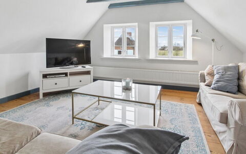 Myra - 18Km from the Sea: Interior Design, Decke, Flooring, Möbel, Fussboden, Zimmer, Couch, Zuhause, Wohnzimmer, Wohnung