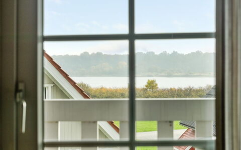 Babette - 75M to the Fjord: Haus, Zuhause, Dach, Wohngebiet, Hütte, Estate, Bauernhaus, Rasen, Landscaping, Abstellgleis
