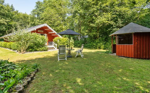 Rentje - 31Km from the Sea: Möbel, Interior Design, Stuhl, Flooring, Tabelle, Resort, Fussboden, Decke, Zimmer, Eco Hotel