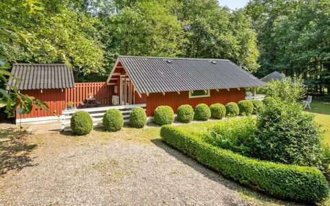 Rentje - 31Km from the Sea: Möbel, Interior Design, Stuhl, Flooring, Tabelle, Resort, Fussboden, Decke, Zimmer, Eco Hotel