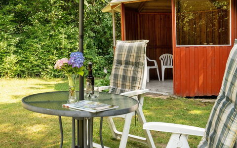 Rentje - 31Km from the Sea: Möbel, Interior Design, Stuhl, Flooring, Tabelle, Resort, Fussboden, Decke, Zimmer, Eco Hotel