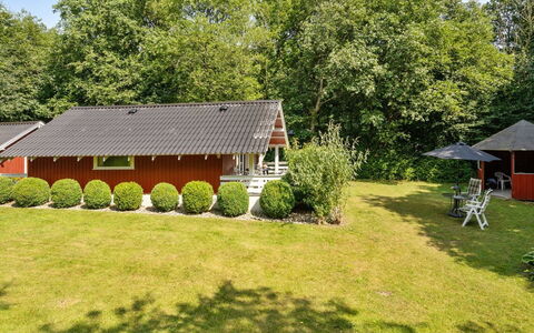 Rentje - 31Km from the Sea: Möbel, Interior Design, Stuhl, Flooring, Tabelle, Resort, Fussboden, Decke, Zimmer, Eco Hotel