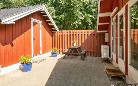 Rentje - 31Km from the Sea: Möbel, Interior Design, Stuhl, Flooring, Tabelle, Resort, Fussboden, Decke, Zimmer, Eco Hotel