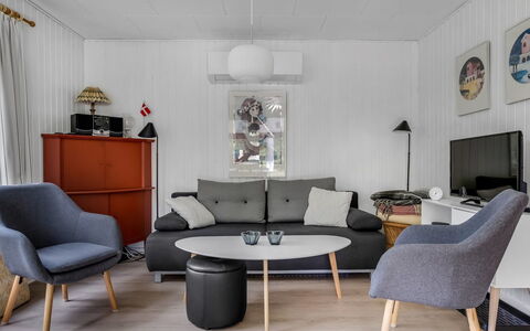 Alflak - 5.2Km from the Sea: Möbel, Interior Design, Flooring, Fussboden, Wohnzimmer, Couch, Holz, Zimmer, Tabelle, Stuhl