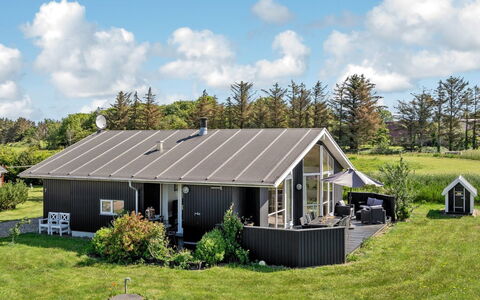 Gudmunda - 200M to the Fjord: Dach, Haus, Zuhause, Hütte, Tür, Abstellgleis, Deck, Veranda, Planke, Hartholz