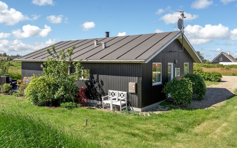 Gudmunda - 200M to the Fjord: Dach, Haus, Zuhause, Hütte, Tür, Abstellgleis, Deck, Veranda, Planke, Hartholz