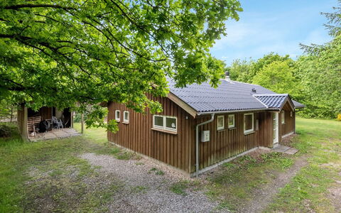 Tydulf - 34Km from the Sea: Zuhause, Dach, Haus, Hütte, Estate, Tür, Veranda, Abstellgleis, Bauernhaus, Schatten