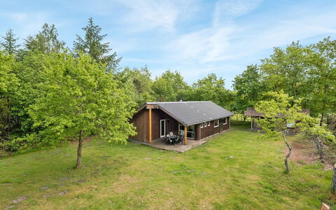 Tydulf - 34Km from the Sea: Zuhause, Dach, Haus, Hütte, Estate, Tür, Veranda, Abstellgleis, Bauernhaus, Schatten