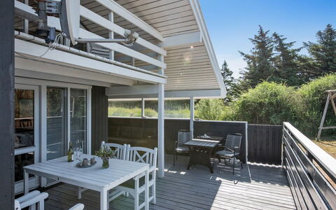 Bente - 800M from the Sea: Dach, Haus, Zuhause, Hütte, Tür, Abstellgleis, Deck, Veranda, Planke, Hartholz