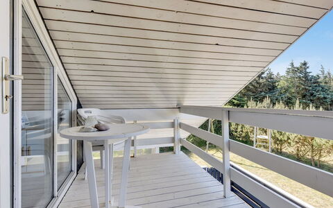 Bente - 800M from the Sea: Dach, Haus, Zuhause, Hütte, Tür, Abstellgleis, Deck, Veranda, Planke, Hartholz