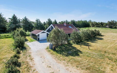 Bente - 800M from the Sea: Dach, Haus, Zuhause, Hütte, Tür, Abstellgleis, Deck, Veranda, Planke, Hartholz