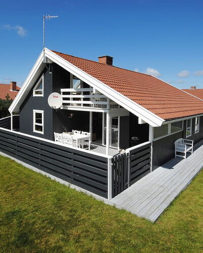 Bente - 800M from the Sea