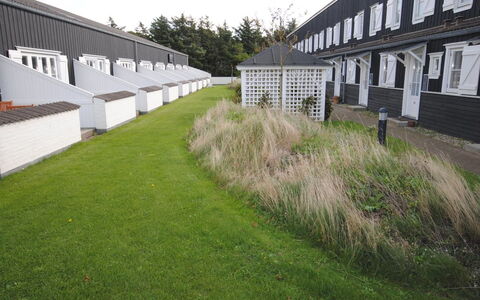 Ingeborre - 100M to the Fjord: Ground, Rasen, Garten, Garten, Landscaping, Hof, Daylighting, Auffahrt, Kunstrasen, Hinterhof