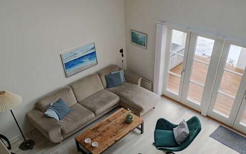 Ingeborre - 100M to the Fjord: Möbel, Interior Design, Flooring, Holz, Fussboden, Decke, Holzboden, Stuhl, Tabelle, Beleuchtung