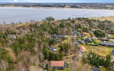 Anine - 200M to the Fjord: Blau, Strauch, Hütte, Ground, Garten, Estate, Schatten, Landscaping, Bauernhaus, Eco Hotel