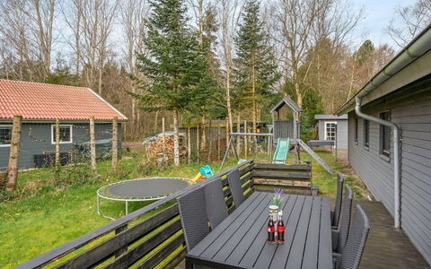 Anine - 200M to the Fjord: Blau, Strauch, Hütte, Ground, Garten, Estate, Schatten, Landscaping, Bauernhaus, Eco Hotel