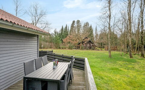 Anine - 200M to the Fjord: Blau, Strauch, Hütte, Ground, Garten, Estate, Schatten, Landscaping, Bauernhaus, Eco Hotel