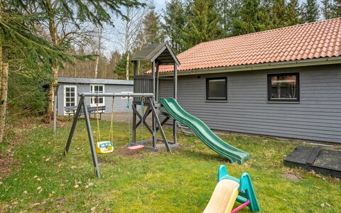 Anine - 200M to the Fjord: Blau, Strauch, Hütte, Ground, Garten, Estate, Schatten, Landscaping, Bauernhaus, Eco Hotel
