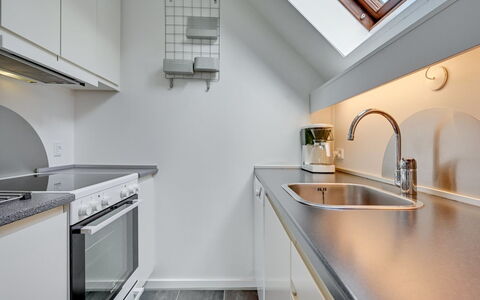 Femija - 500M to the Fjord: Küche, Countertop, Interior Design, Decke, Flooring, Armatur, Spüle, Zapfhahn, Major Appliance, Fussboden