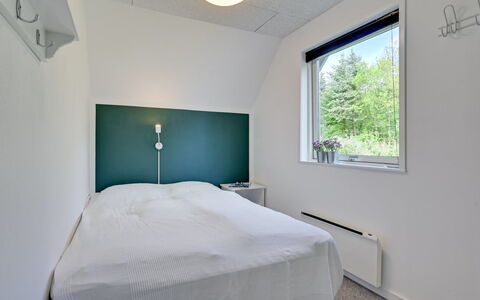 Femija - 500M to the Fjord: Decke, Interior Design, Fussboden, Schlafzimmer, Light Fixture, Daylighting, Bedding, Bett, Bettrahmen, Bettdecke