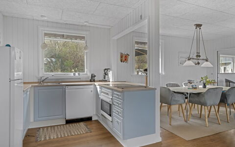 Thyra - 500M to the Fjord: Küche, Holz, Flooring, Major Appliance, Küchengerät, Interior Design, Countertop, Fussboden, Decke, Möbel