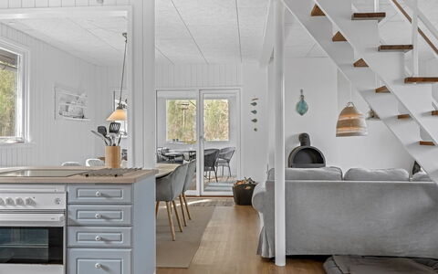 Thyra - 500M to the Fjord: Flooring, Möbel, Interior Design, Fussboden, Holz, Holzboden, Küche, Decke, Countertop, Cabinetry