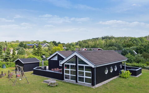Athisl - 800M from the Sea: Haus, Dach, Zuhause, Hütte, Abstellgleis, Gartenbauten, Rasen, Estate, Schuppen, Garten
