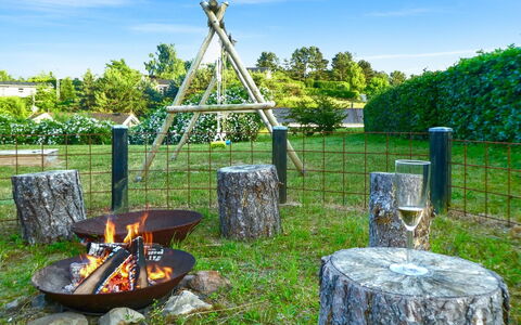 Athisl - 800M from the Sea: Garten, Kofferraum, Rasen, Hinterhof, Gartenmöbel, Garten, Tisch Im Freien, Park