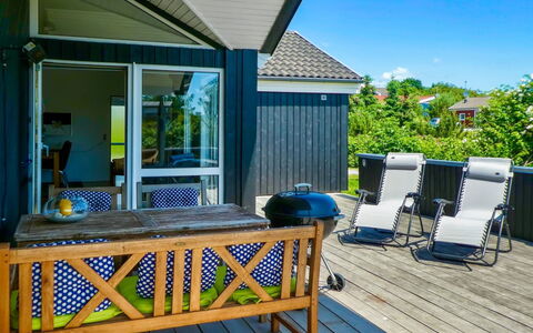 Athisl - 800M from the Sea: Veranda, Zuhause, Deck, Schatten, Stuhl, Hütte, Hartholz, Eco Hotel, Holzbeize, Holzboden