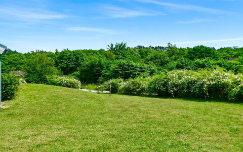 Athisl - 800M from the Sea: Himmel, Blau, Grün, Daytime, Gras, Baum, Natürlichen Umgebung, Natur, Vegetation, Wiese
