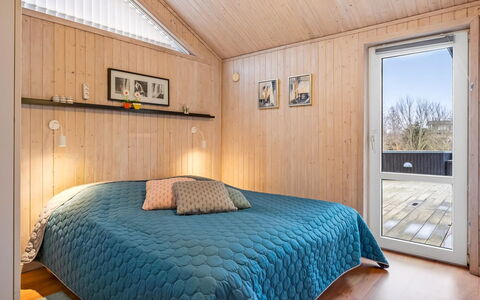 Athisl - 800M from the Sea: Holz, Schlafzimmer, Decke, Interior Design, Fussboden, Zimmer, Bett, Holzboden, Hartholz, Holzbeize
