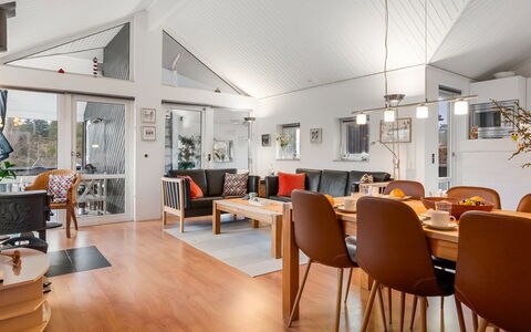 Athisl - 800M from the Sea: Interior Design, Möbel, Decke, Holz, Flooring, Light Fixture, Couch, Fussboden, Beleuchtung, Wohnzimmer