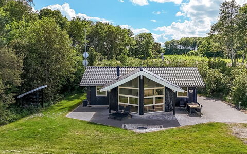 Thorman - 75M from the Sea: Zuhause, Hütte, Gartenbauten, Estate, Auffahrt, Garten, Schuppen, Blockhaus, Abstellgleis, Bauernhaus